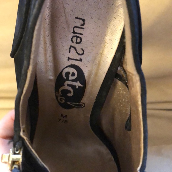 Black platform heels - Picture 4 of 5